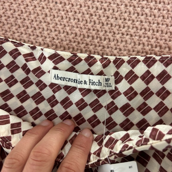 NWT Abercrombie satin cut out midi skirt - Picture 3 of 4